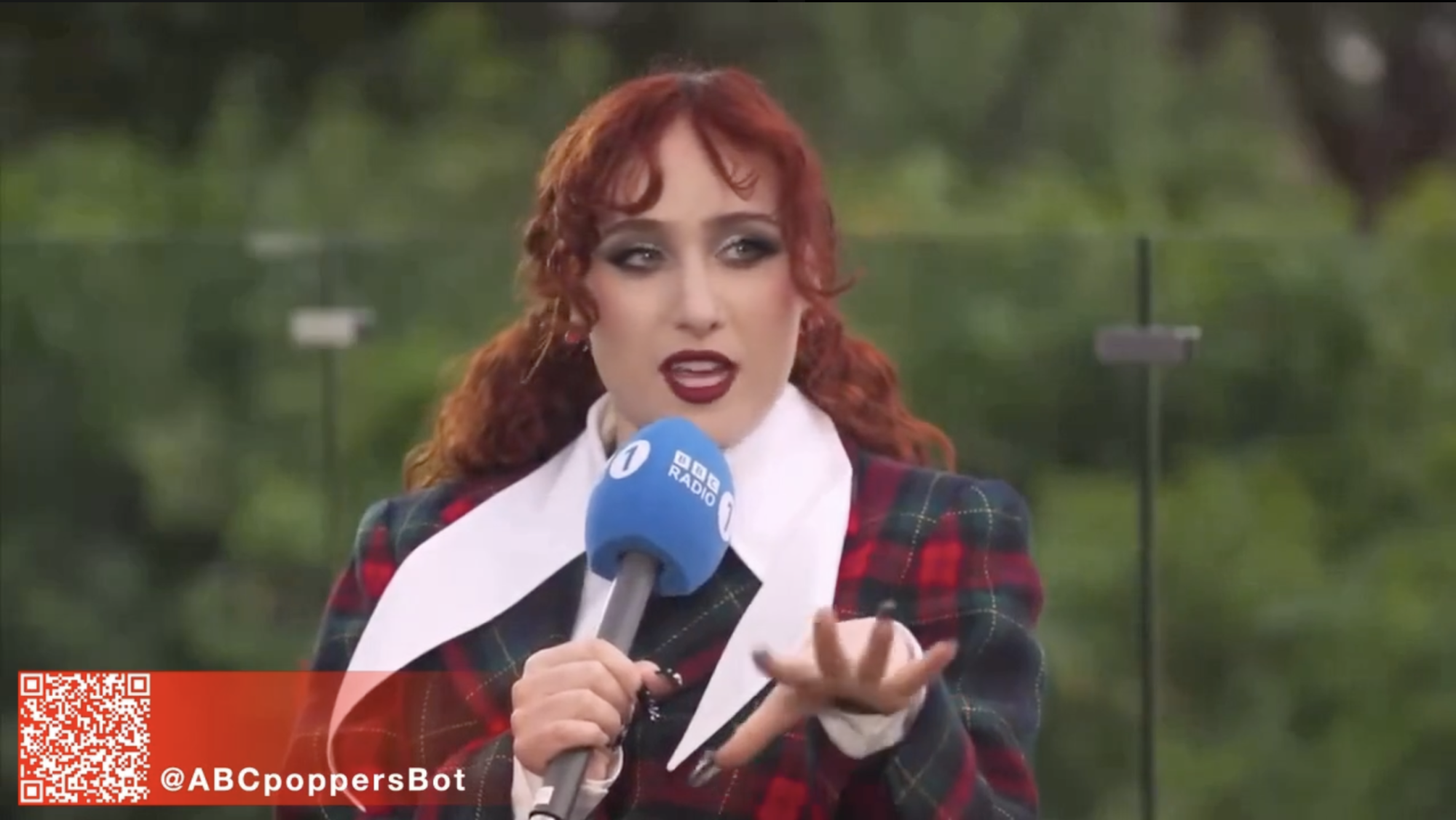 Всегда происходит какая-то хуйня. Какая-то сука блюет, какая-то сука вдыхает попперсы, какой-то девушке всё равно, что её парик наполовину снят Омске Всегда происходит какая-то хуйня. Какая-то сука блюет, какая-то сука вдыхает попперсы, какой-то девушке всё равно, что её парик наполовину снят Омске